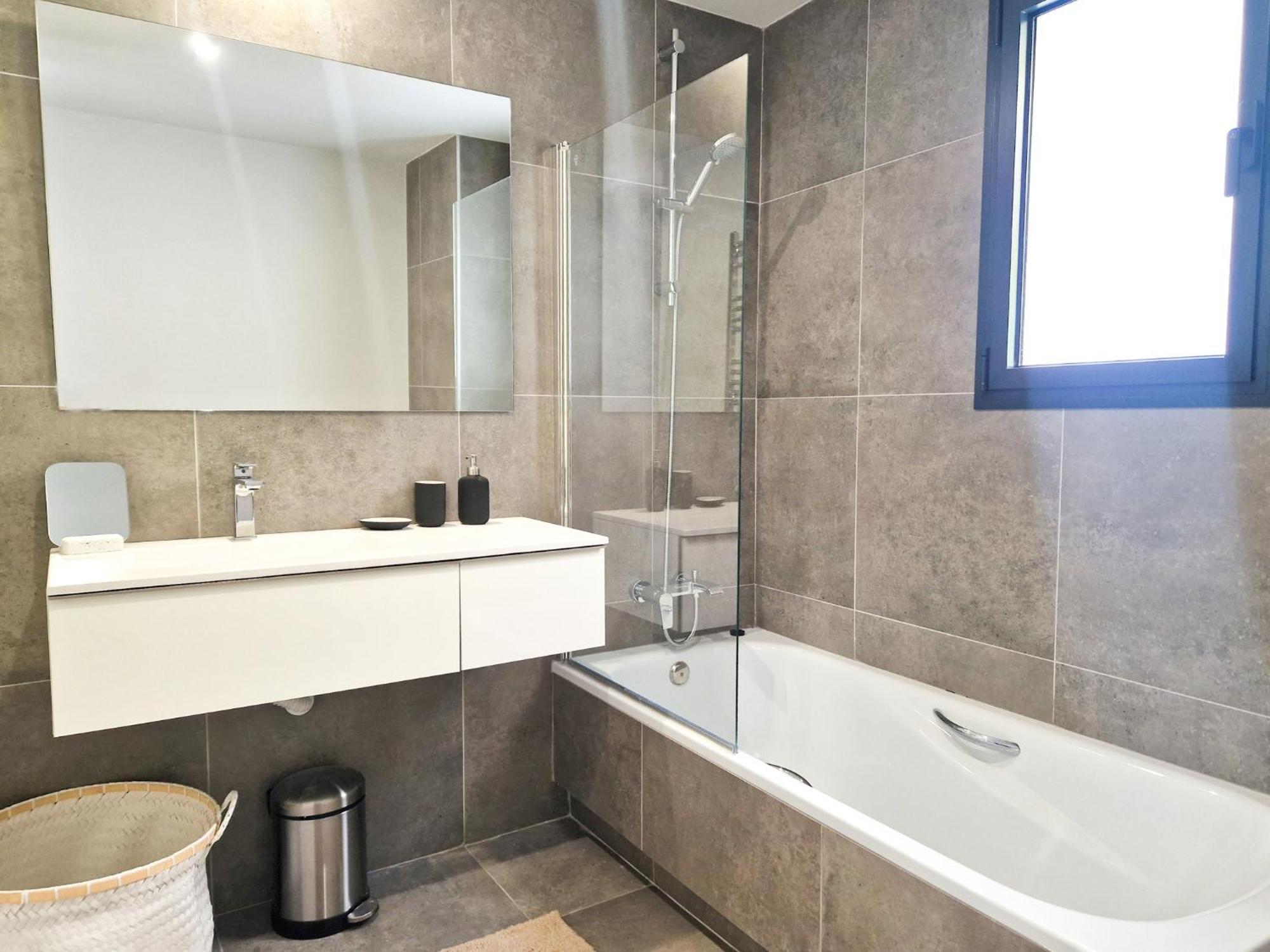 Luxury 2 Bedrooms Apt With Seaview Blue Suite 4104 Манилва Экстерьер фото